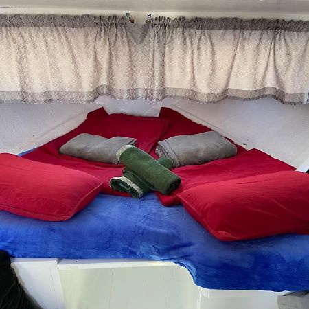 Nice Boat To Sleep In Barcelona サン・アドリア・デ・ベソス エクステリア 写真